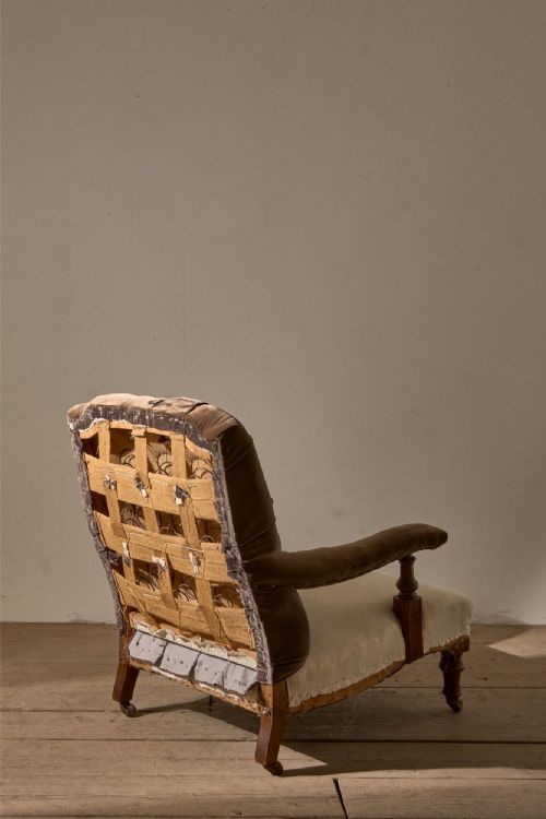19TH CENTURY HOWARD AND SONS STYLE OPEN ARMCHAIR - ADDITIONAL PHOTO 4