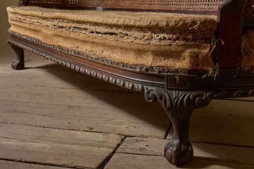 C1900 BERGERE SOFA WITH SHAPELY ARMS - ADDITIONAL PHOTO 4