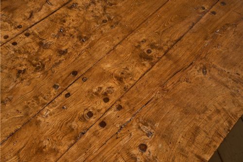 LATE 18TH CENTURY SOLID ELM FARMHOUSE DINING TABLE - ADDITIONAL PHOTO 6