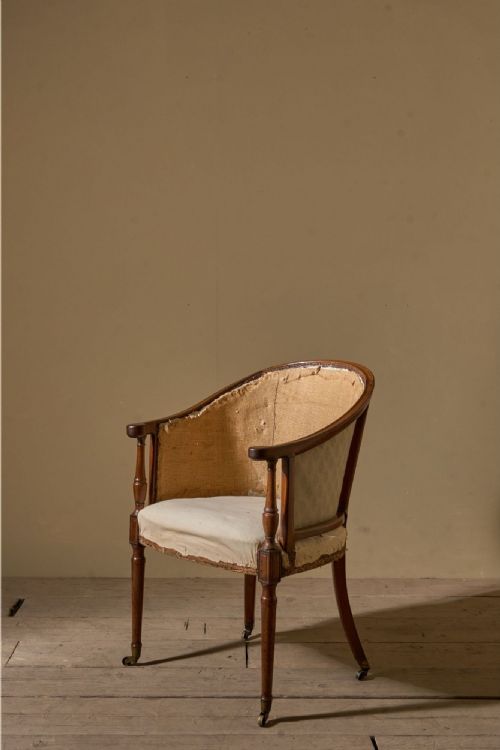 ELEGANT GEORGIAN MAHOGANY TUB CHAIR