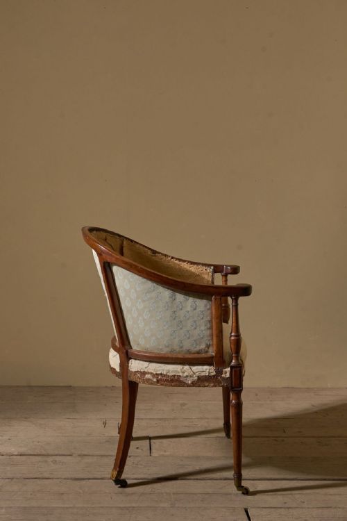ELEGANT GEORGIAN MAHOGANY TUB CHAIR - ADDITIONAL PHOTO 3