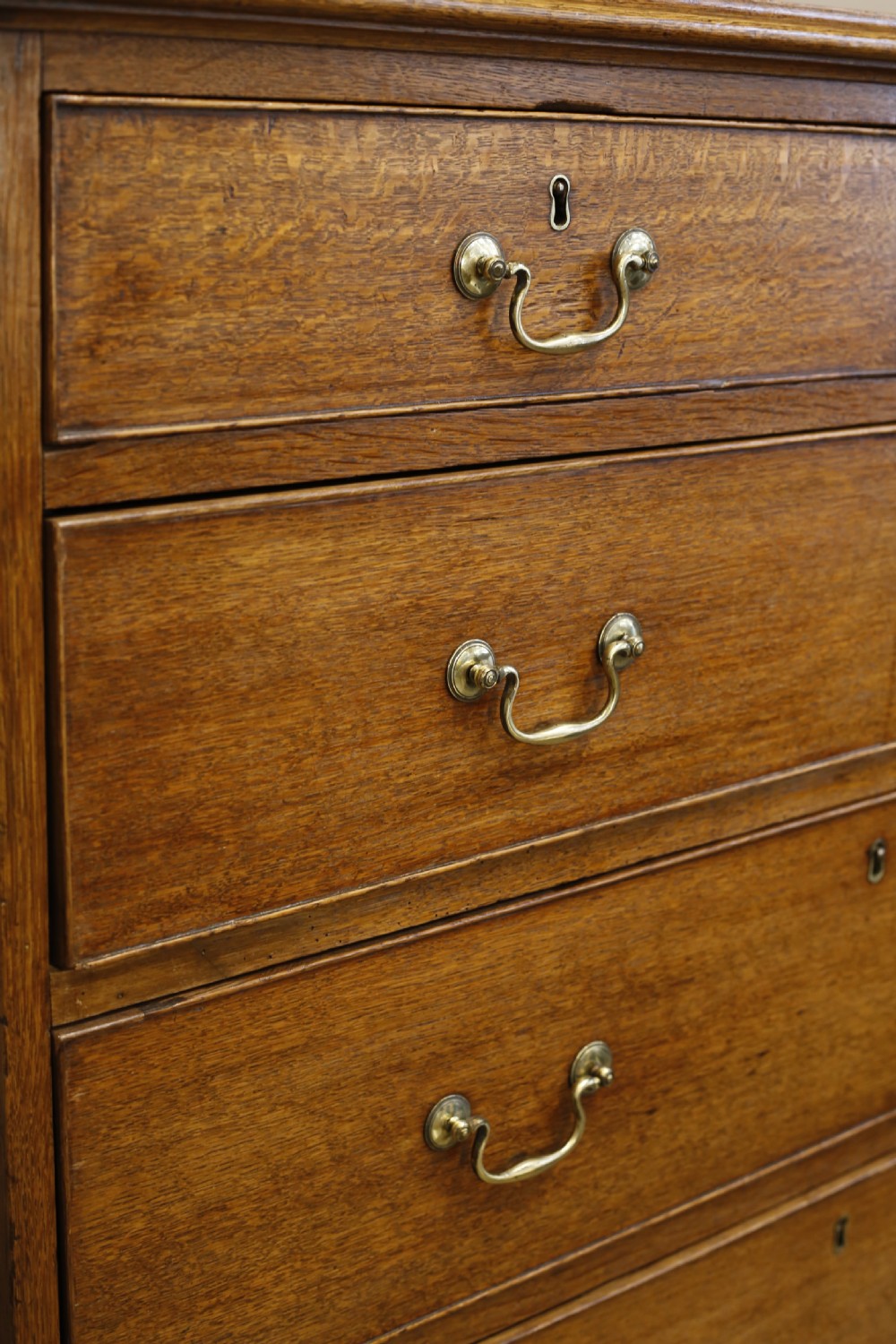Large 18th century Oak Chest of drawers View II