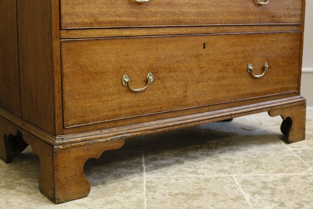 Large 18th century Oak Chest of drawers View IV