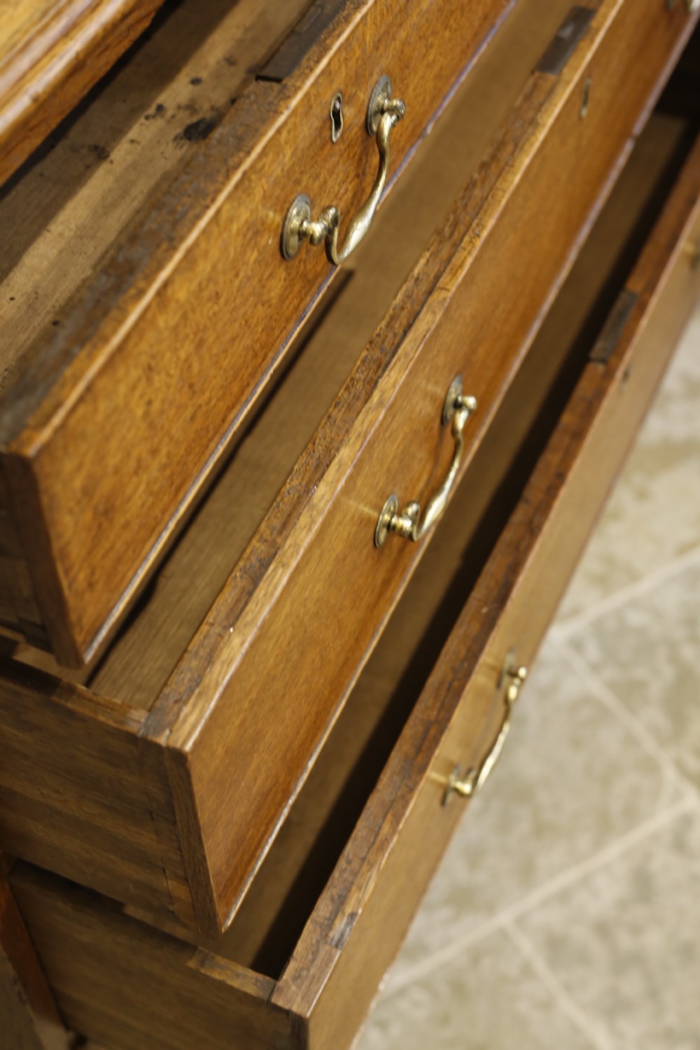 Large 18th century Oak Chest of drawers View V