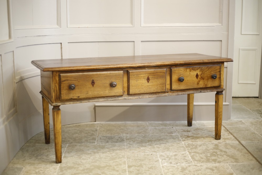 18th century Oak dresser base View VII