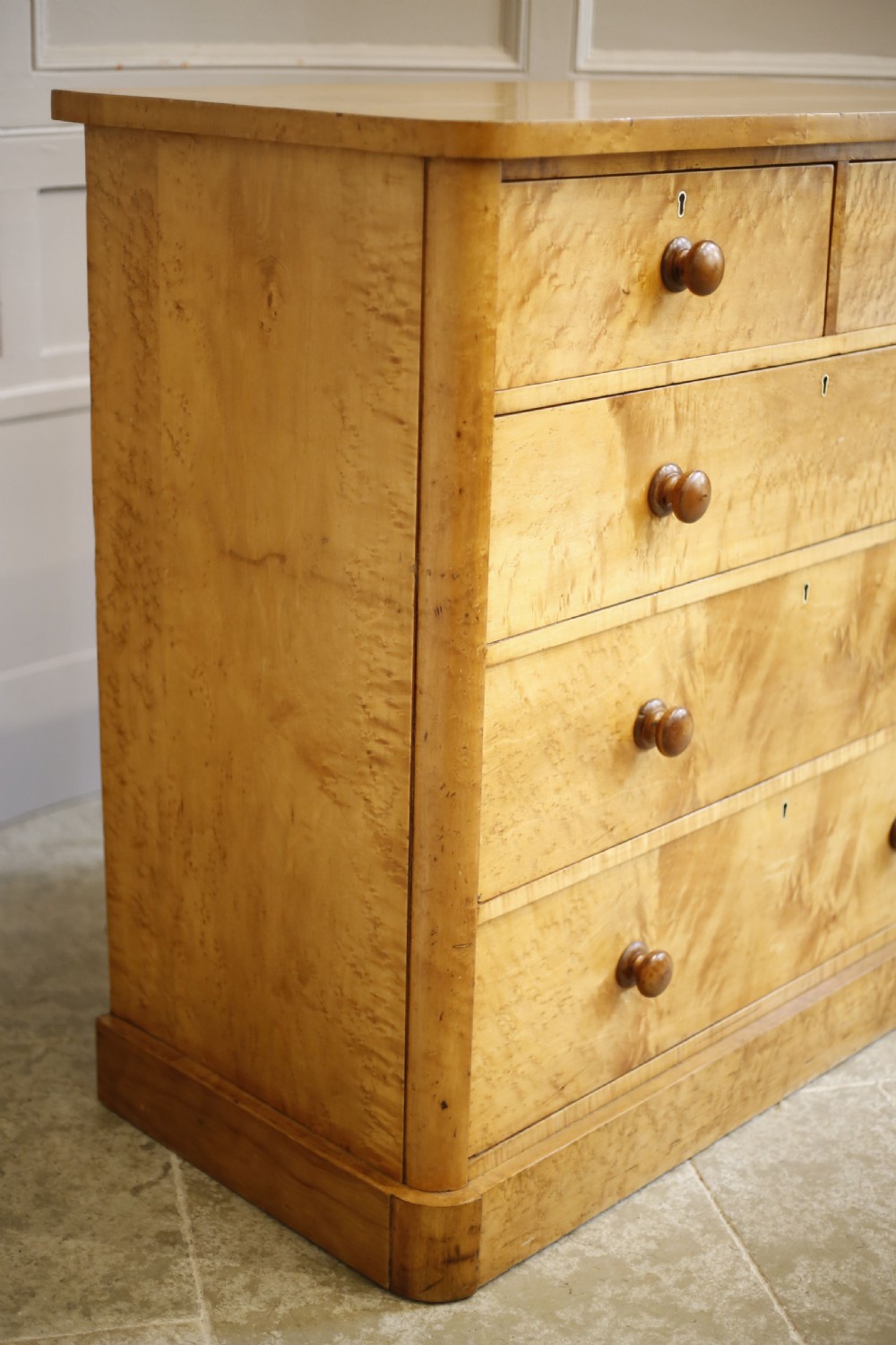Victorian Birdseye maple chest of drawers View XII