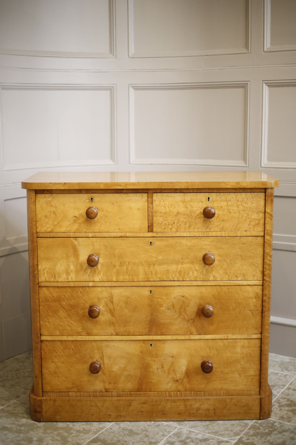 Victorian Birdseye maple chest of drawers View XIV