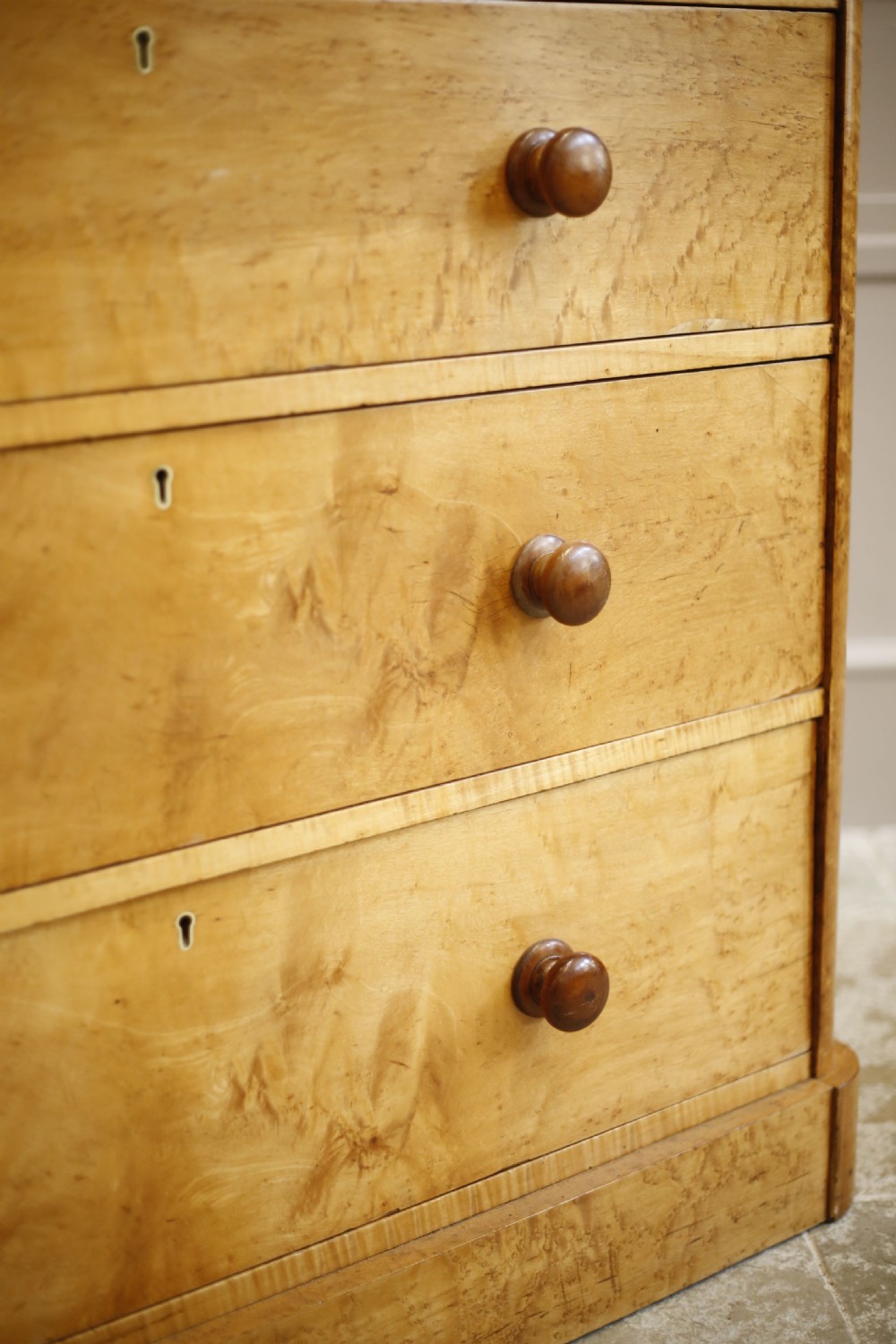 Victorian Birdseye maple chest of drawers View XXI