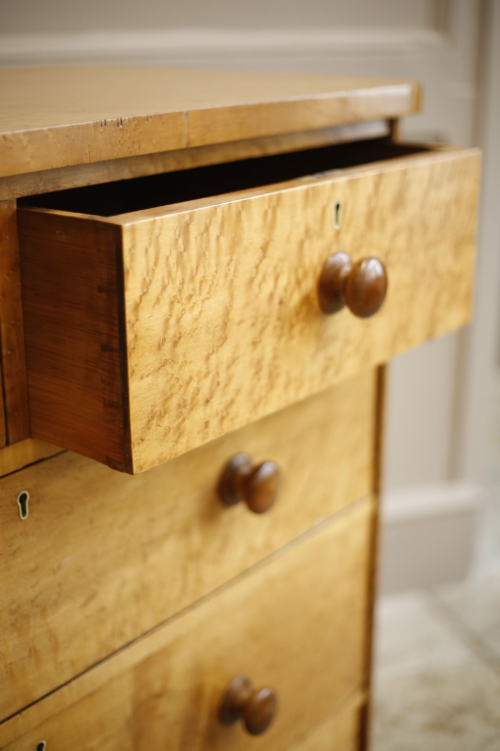 Victorian Birdseye maple chest of drawers View XXII
