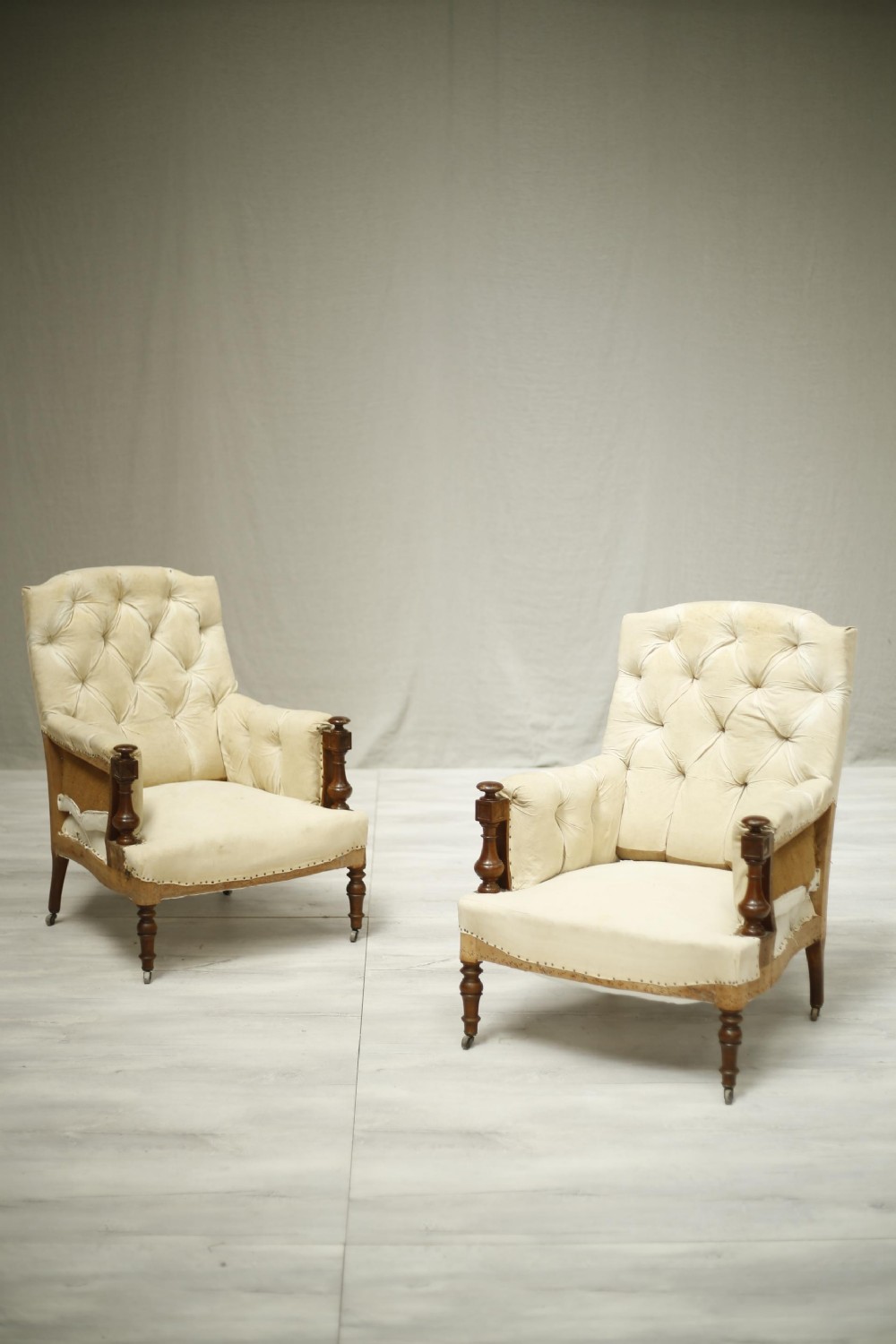 Pair of French armchairs with mahogany frames 