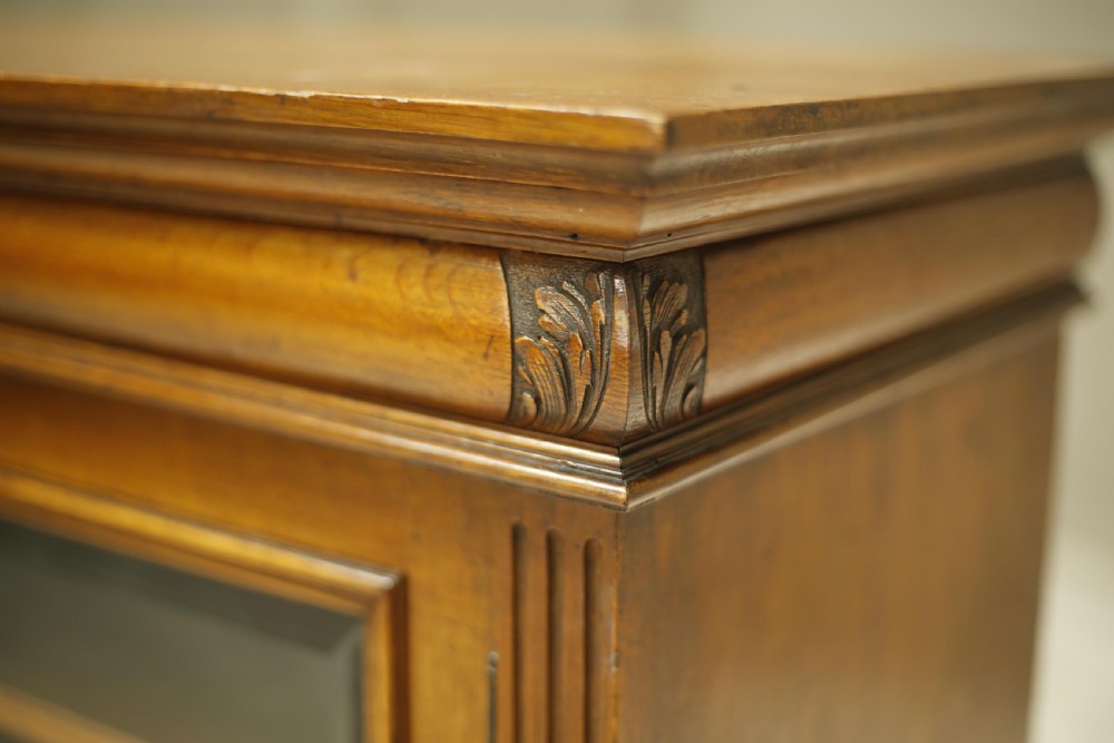 c.1900 Maple and Co Oak glazed bookcase View X