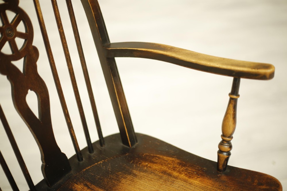 20th century Wheel backed windsor armchair View IV
