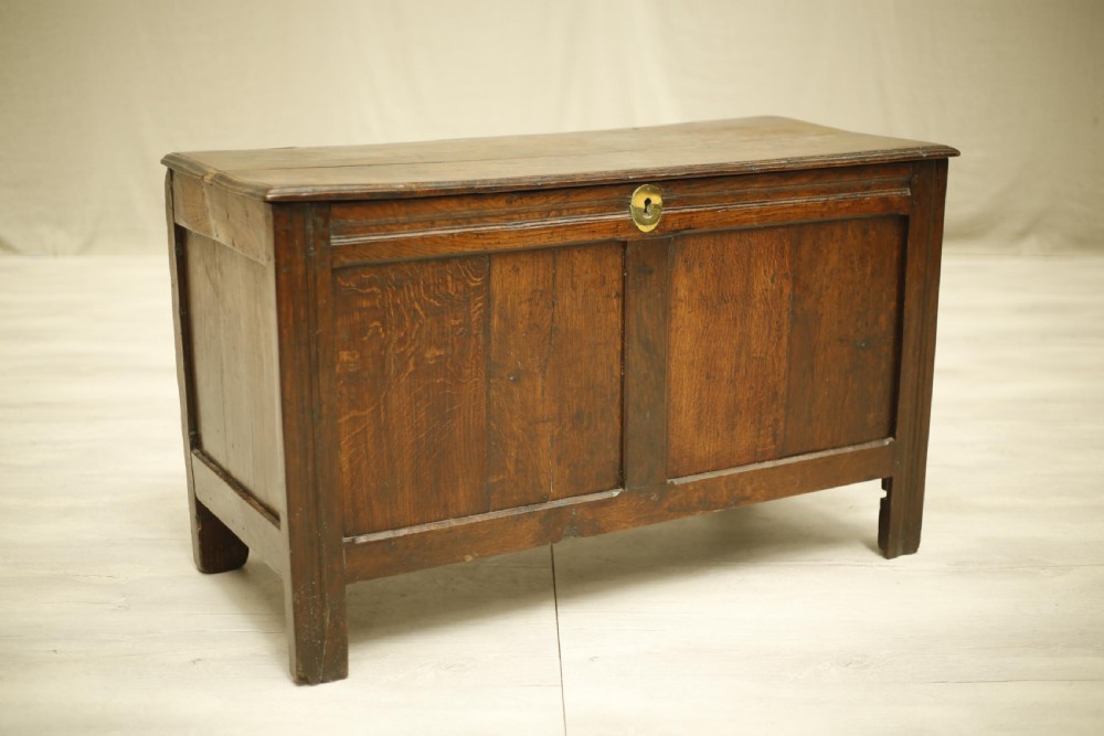 18th century English oak coffer View II