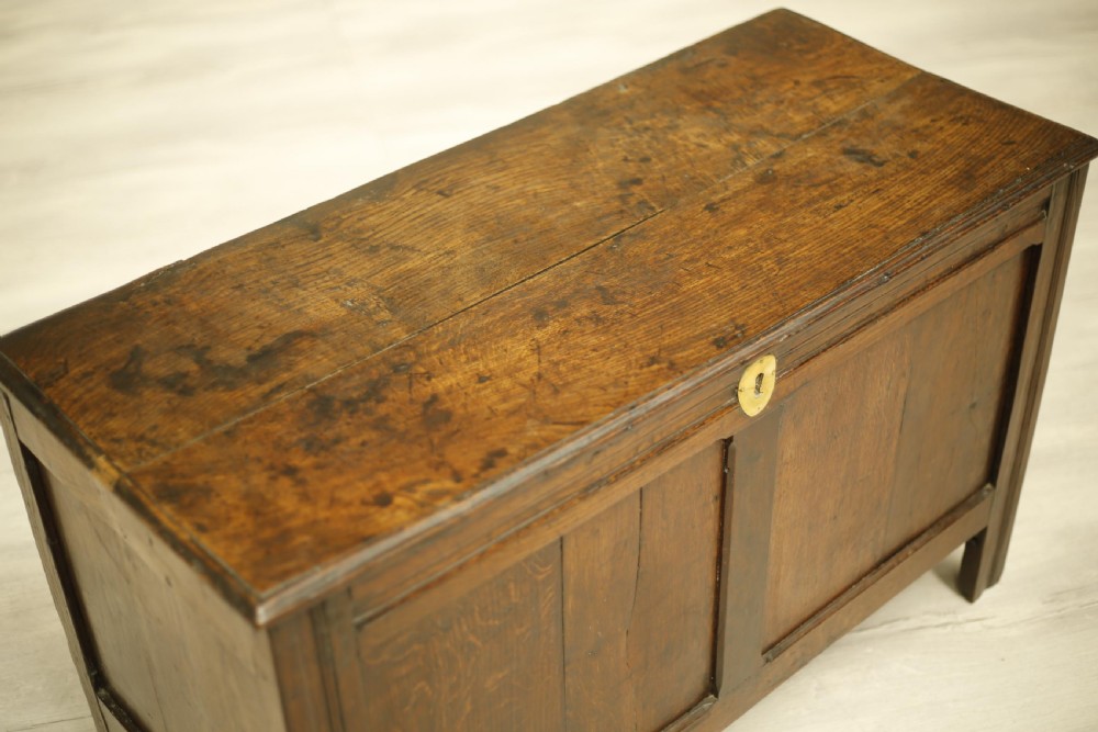 18th century English oak coffer View V