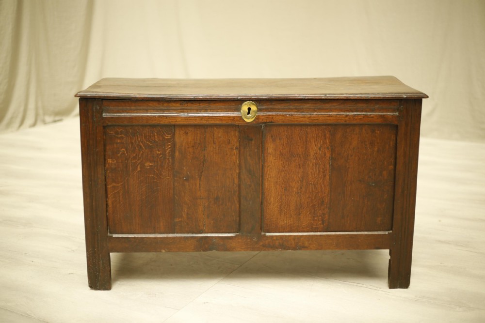 18th century English oak coffer View IX