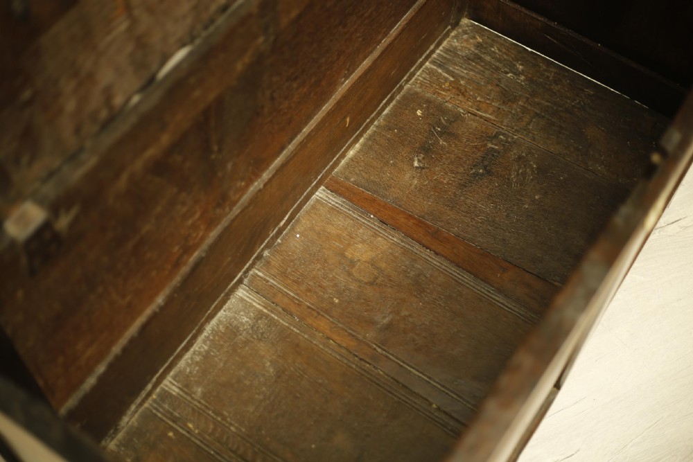 18th century English oak coffer View XII
