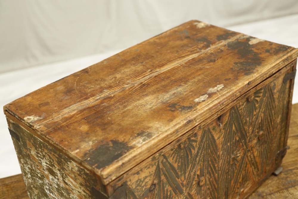 18th century carved Italian box in original paint View IV