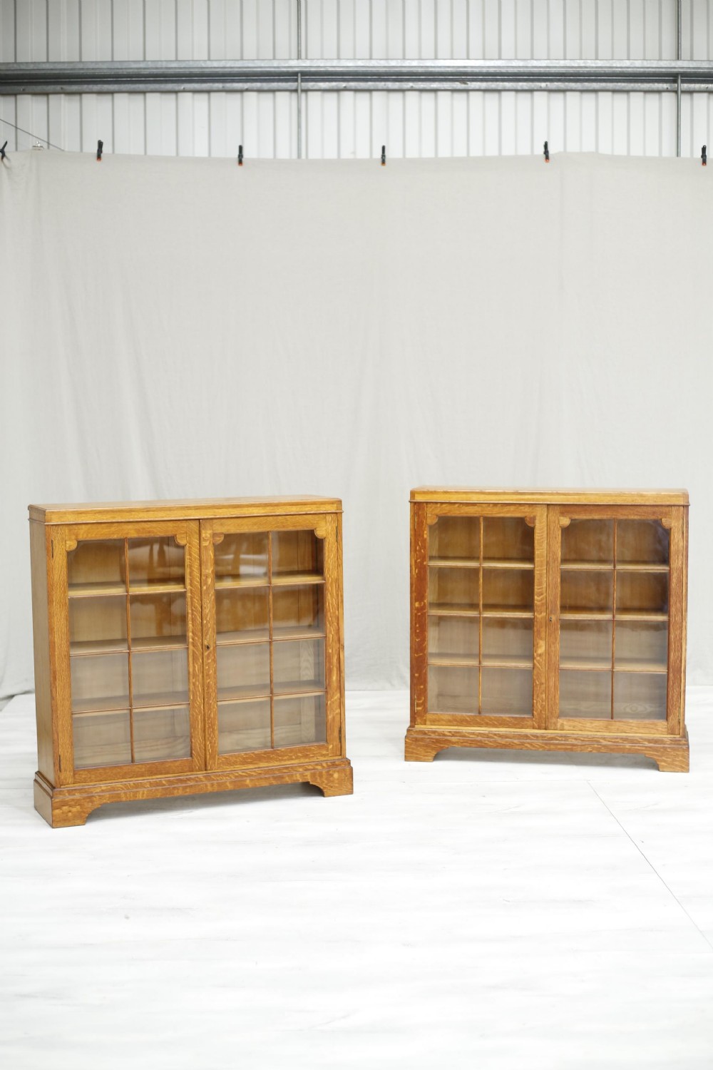 Single c.1920 oak glazed library cabinet