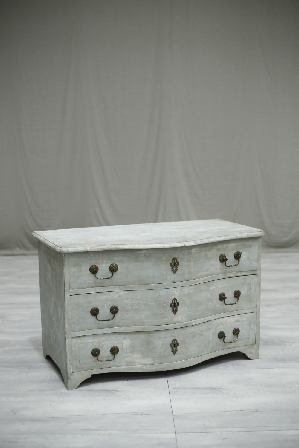 18th century painted Serpentine chest of drawers