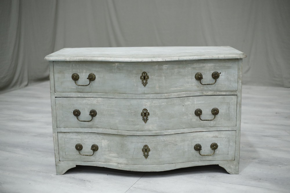 18th century painted Serpentine chest of drawers View VII