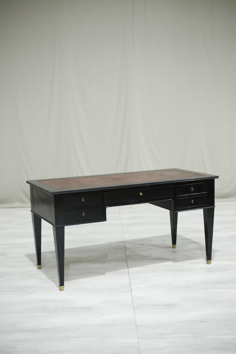 Early 20th century antique leather topped ebonised desk