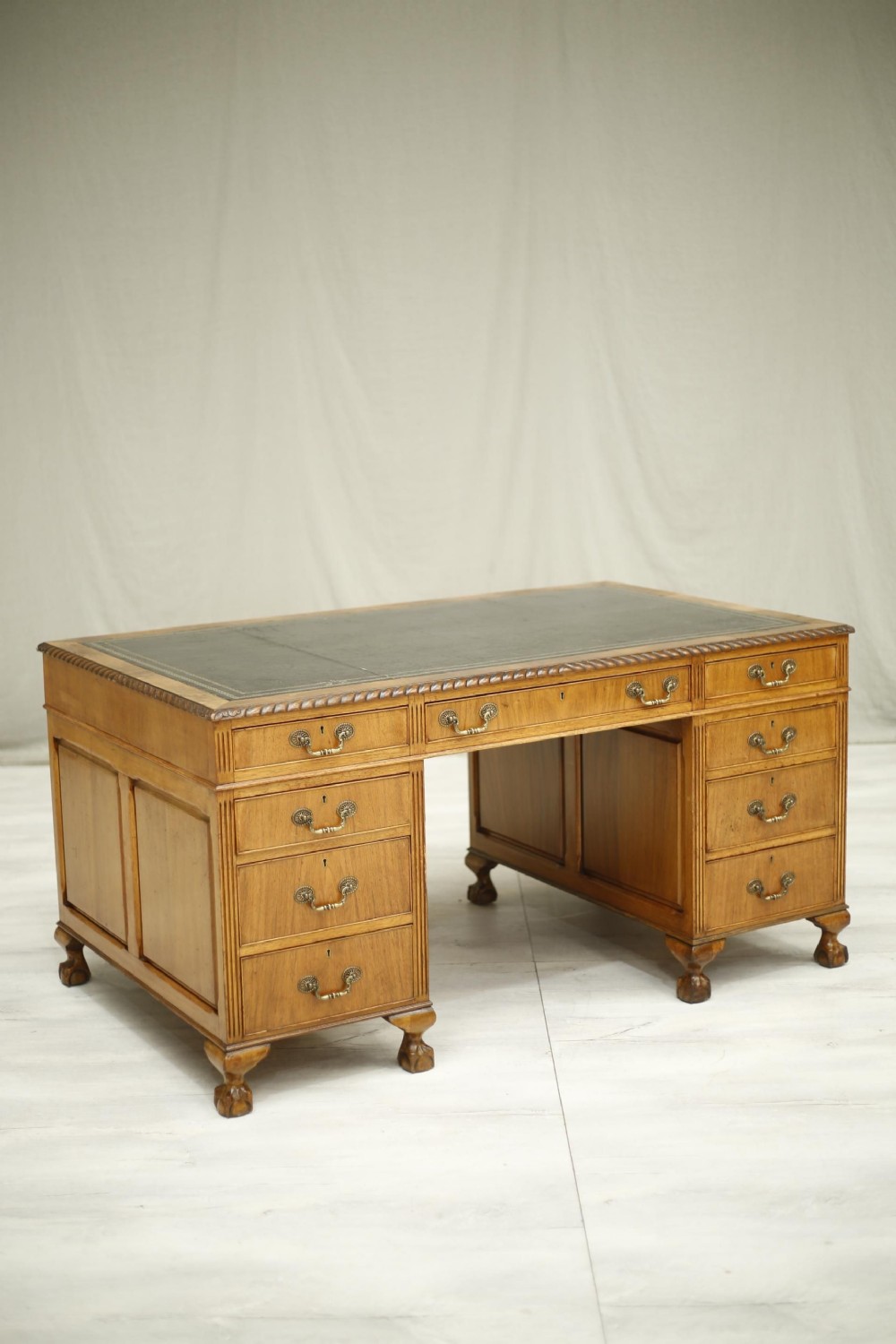 Early 20th century English mahogany pedestal desk
