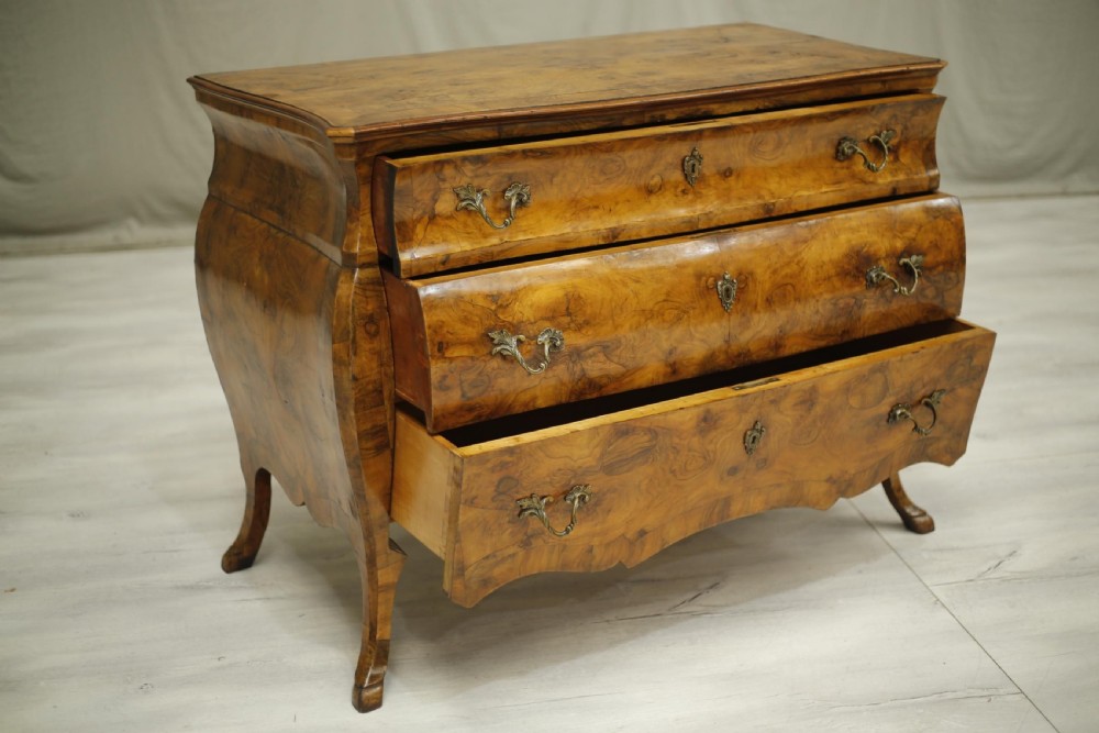 c.1920 Italian burr walnut chest of drawers View XIII