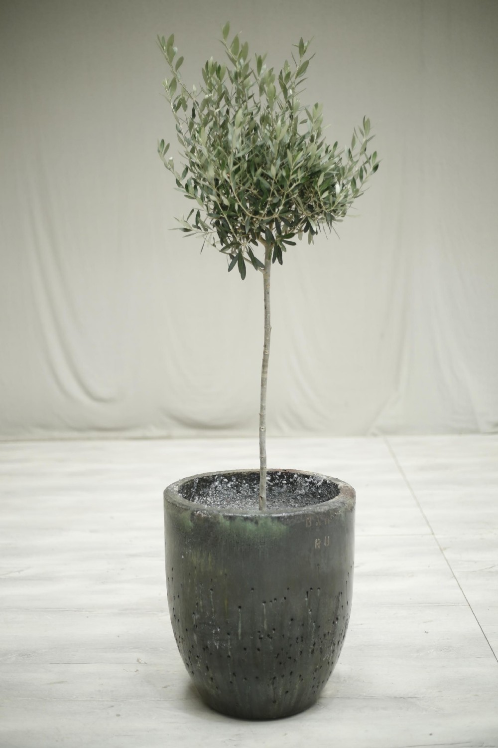 Very large smelting pot- No2