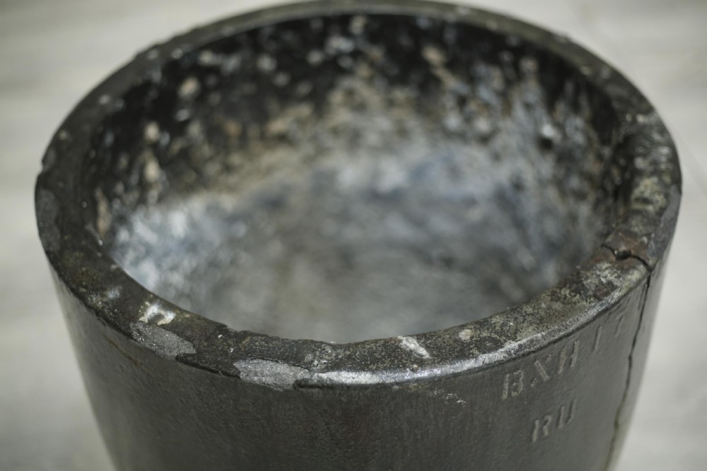 Very Large smelting pot- No4 View V