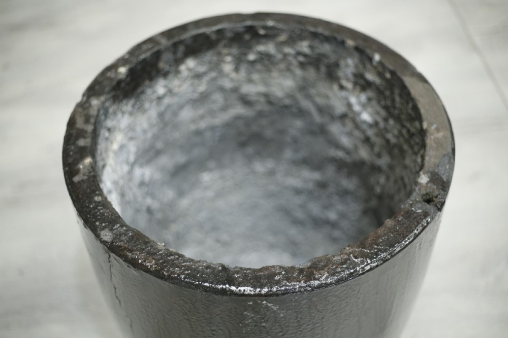 Very Large smelting pot- No3 View V