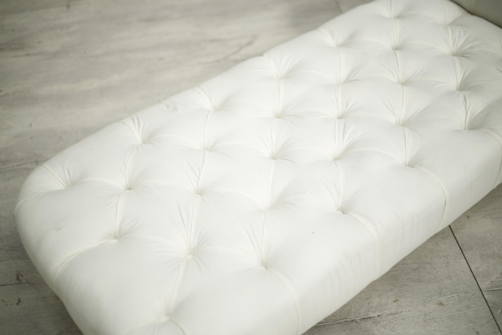 Victorian country house buttoned chaise longue View VIII