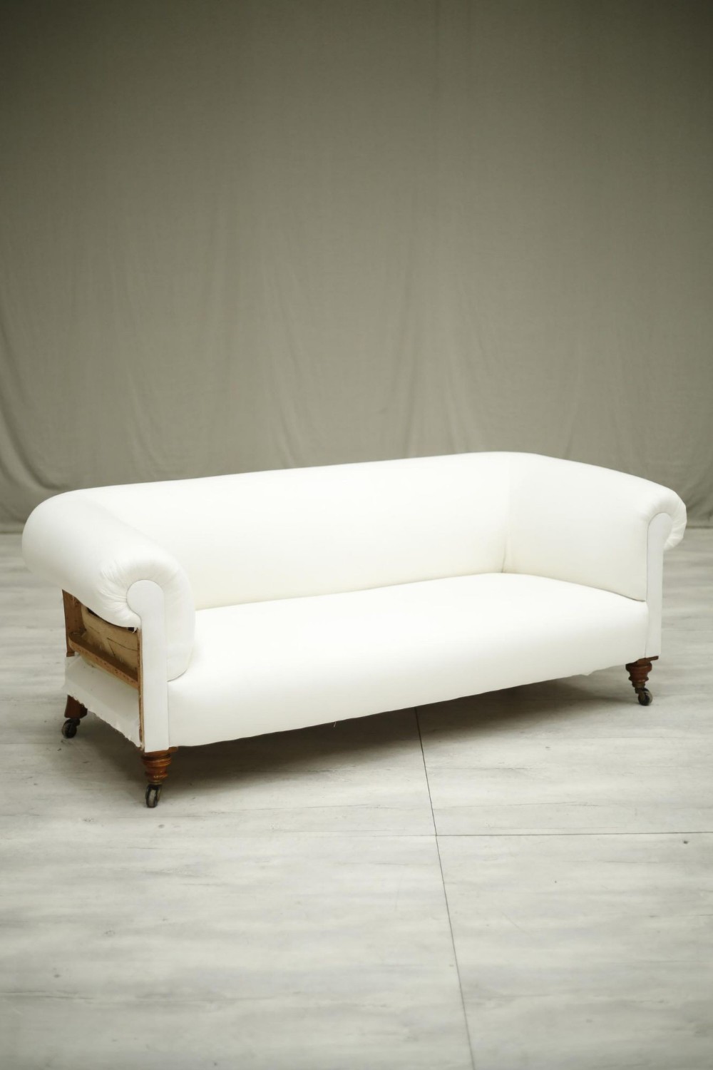 Victorian chesterfield sofa with turned legs