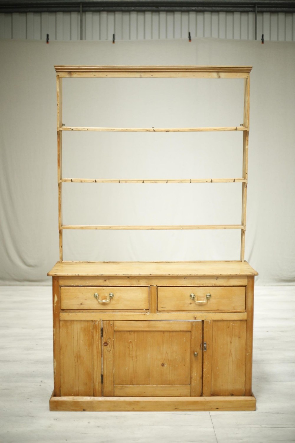 19th century Country pine dresser with plate rack