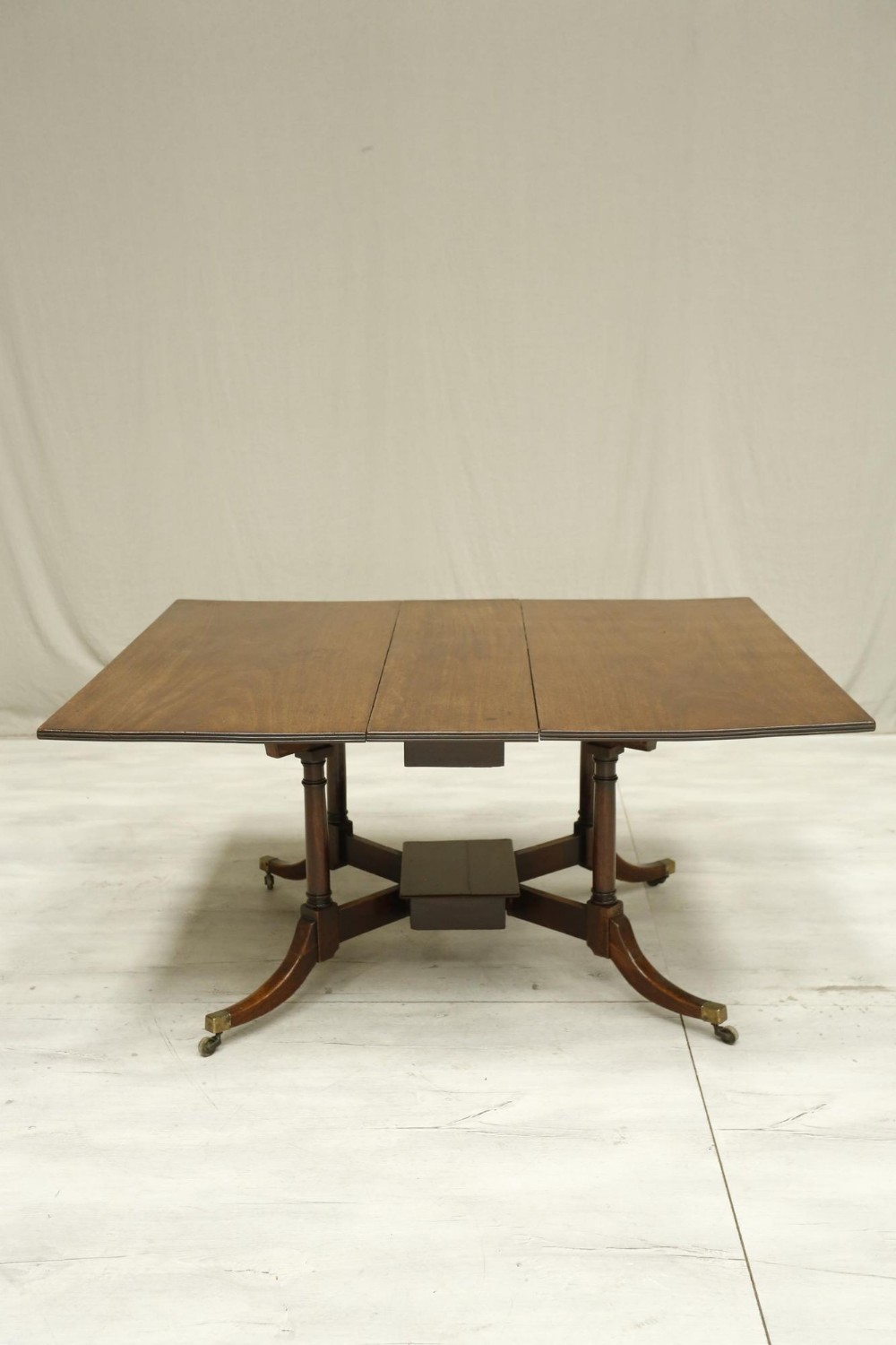 Georgian mahogany Cumberland table