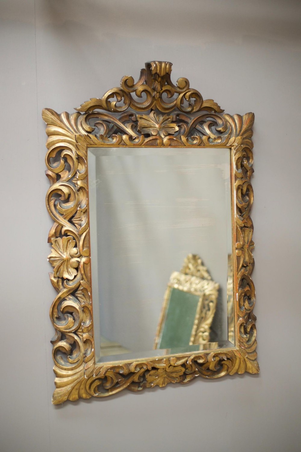 Early 19th century Italian giltwood carved mirror