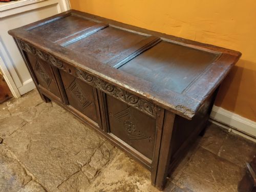 LATE 17TH CENTURY OAK THREE PANELLED COFFER - ADDITIONAL PHOTO 5