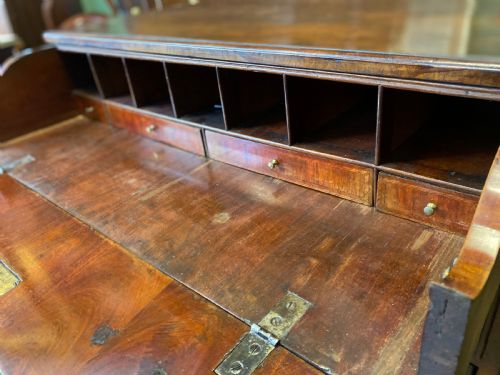 MID 18TH C WALNUT KNEEHOLE SECRETAIRE DESK WITH BRACKET FEET - ADDITIONAL PHOTO 2