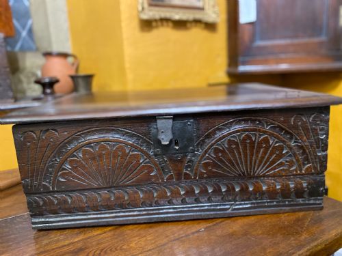 17TH CENTURY CARVED OAK BIBLE BOX WITH DEMILUNE FRONT PANEL - ADDITIONAL PHOTO 1