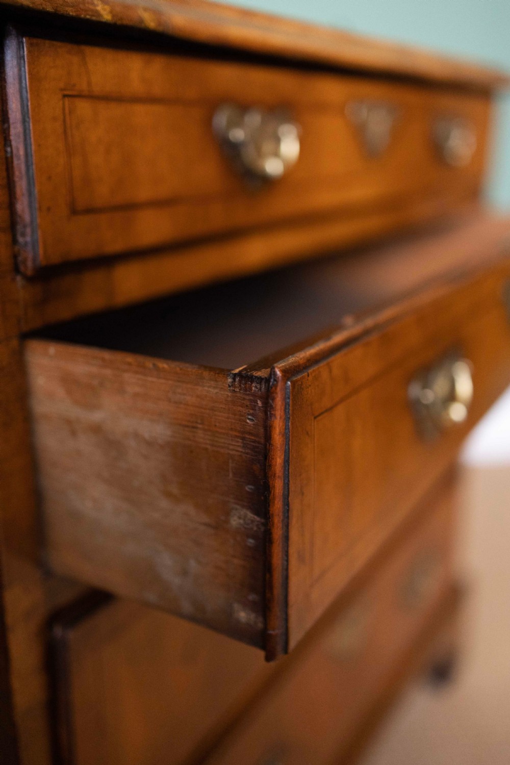 William and Mary Walnut Chest of Drawers with Drop Handles View IX