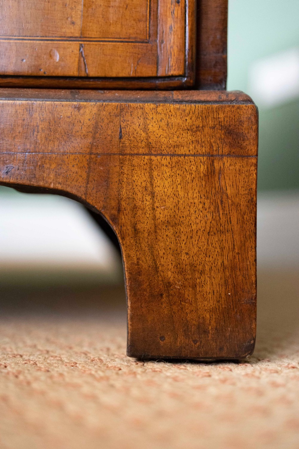 William and Mary Walnut Chest of Drawers with Drop Handles View XI