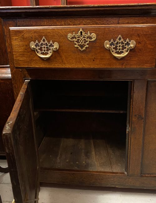 FINE QUALITY GEORGE III OAK DRESSER - ADDITIONAL PHOTO 4