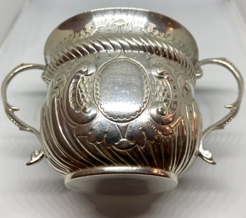 victorian solid silver porringer - CATEGORY: ANTIQUE SILVER - DATED 1900