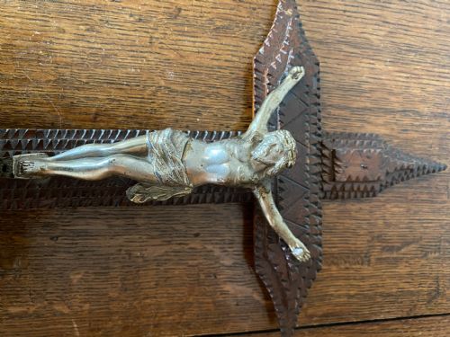 19TH CENTURY TRENCH ART CRUCIFIX - ADDITIONAL PHOTO 5