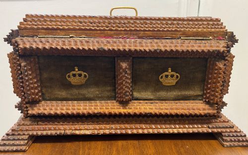 TRAMP ART CASKET WITH GILT DECORATION - ADDITIONAL PHOTO 6