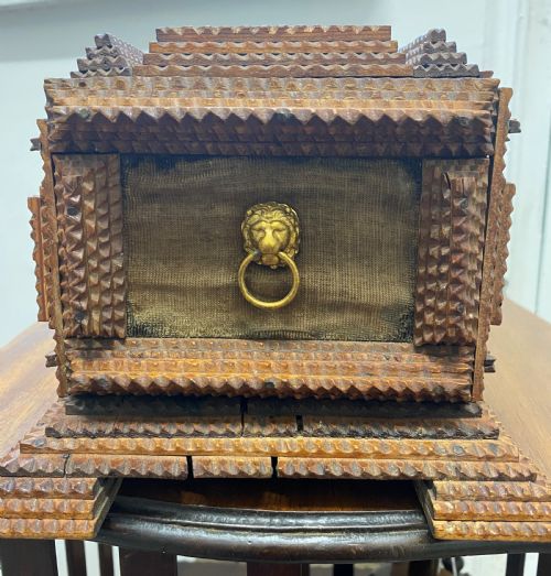 TRAMP ART CASKET WITH GILT DECORATION - ADDITIONAL PHOTO 7