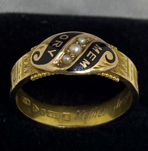 EDWARDIAN CHESTER 9CT GOLD MOURNING RING - ADDITIONAL PHOTO 1