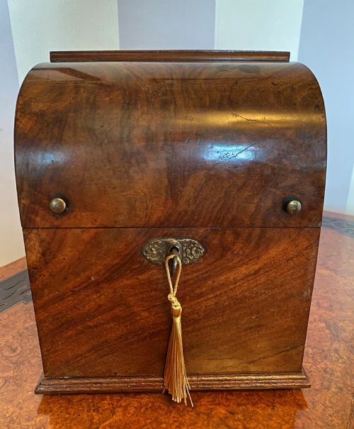 GEORGIAN WALNUT GENTLEMAN'S CASED DECANTER SET - ADDITIONAL PHOTO 1