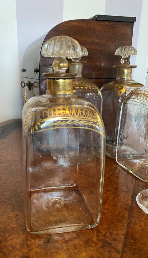 GEORGIAN WALNUT GENTLEMAN'S CASED DECANTER SET - ADDITIONAL PHOTO 9