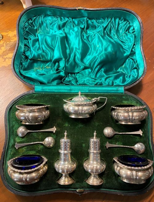 fine quality cased silver cruet set - CATEGORY: ANTIQUE SILVER - DATED 1900