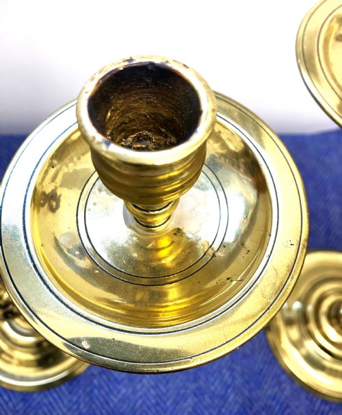 IMPOSING PAIR OF RUSSIAN 19TH CENTURY BRONZE TWIN HANDLED CANDLESTICKS - ADDITIONAL PHOTO 1